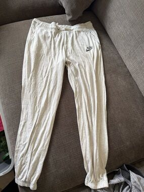 Nike heathered White Casual Sweatpants with Small Black Logo